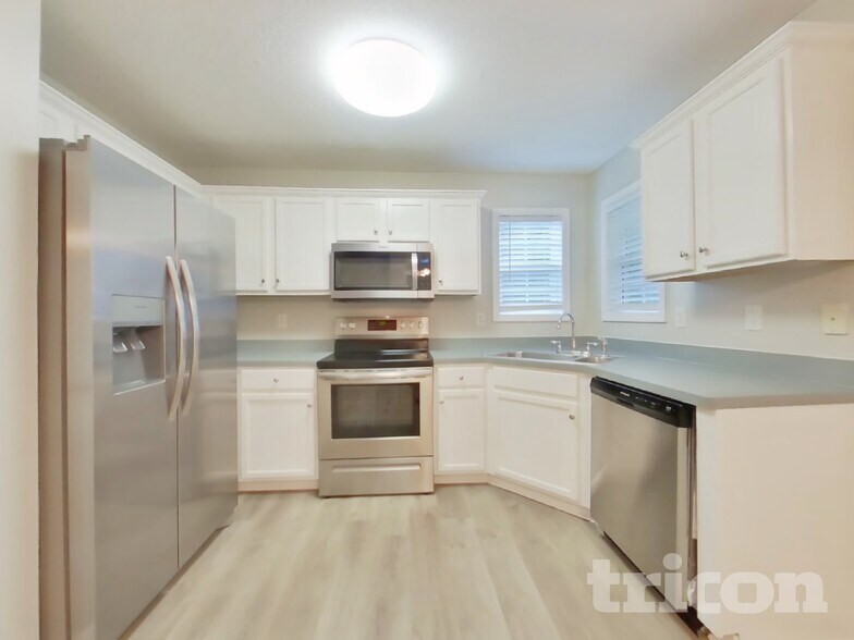 Building Photo - 141 Fairfax Dr