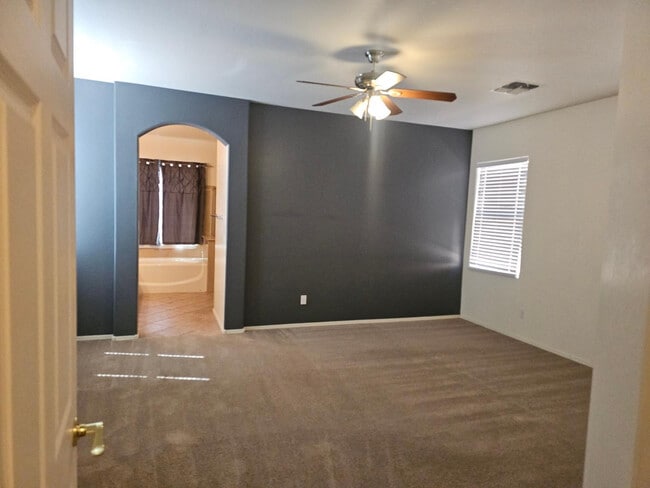 Building Photo - 18515 W Caribbean Ln
