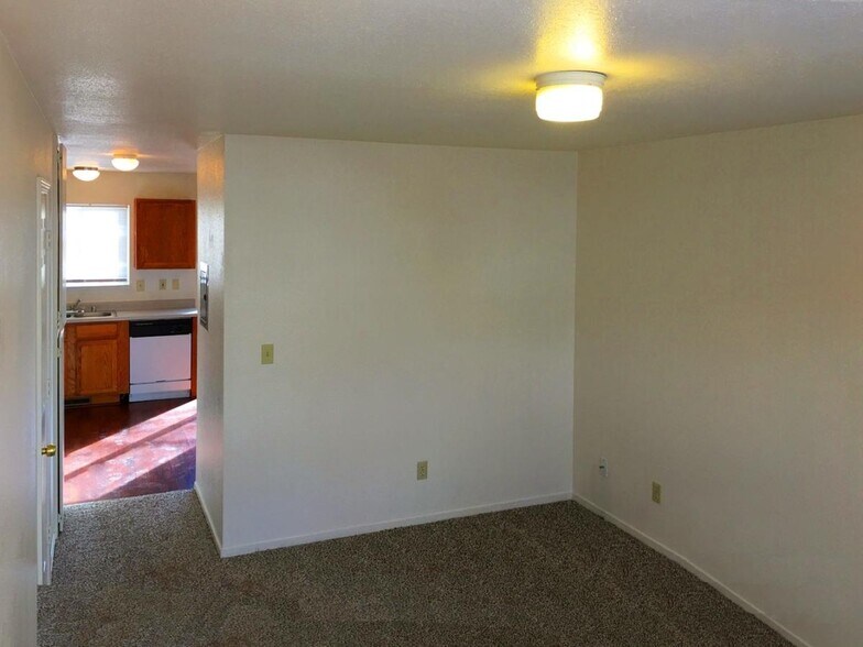 Building Photo - 3079 Airport Rd