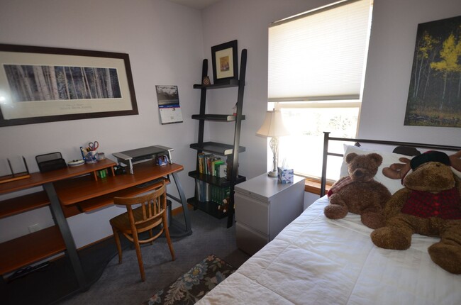 Building Photo - Deed Restricted! 3 bedroom in Monarch Town...