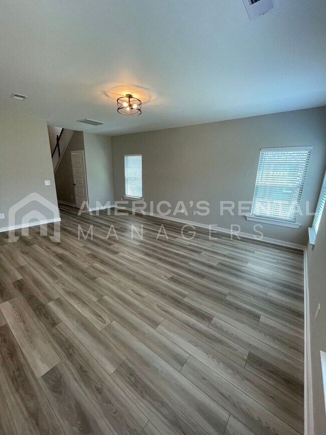 Building Photo - 286 Shiloh Creek Dr