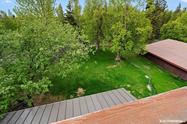 Building Photo - Hillside Retreat