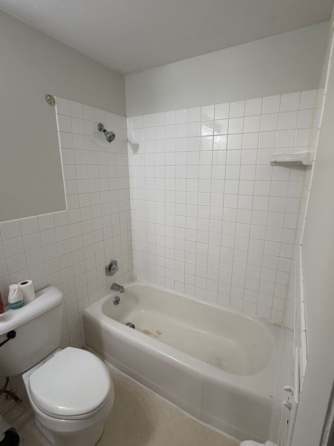 Building Photo - Awesome Three Bedroom/Two Bath Home In Rona Hills/Fairborn