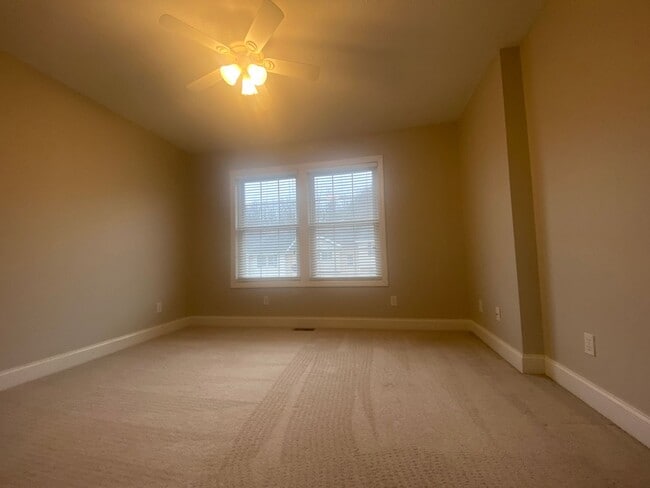 Building Photo - 2 Bedroom Ashton Estates Townhouse- Availa...