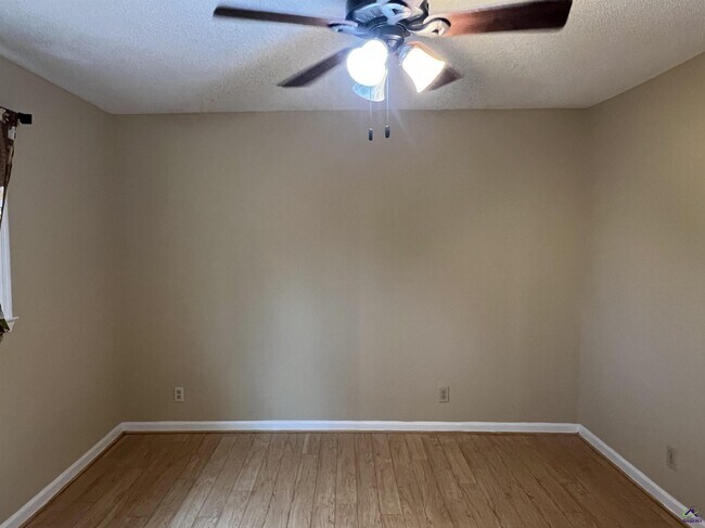 Building Photo - 212 Highland Dr