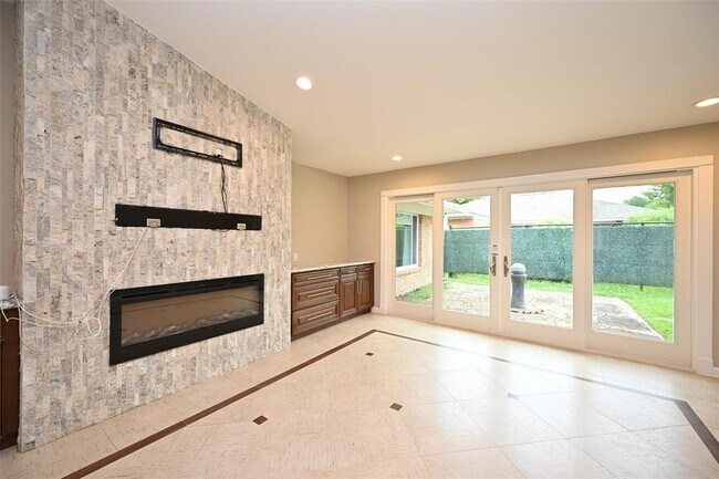Building Photo - 2127 Lamonte Ln