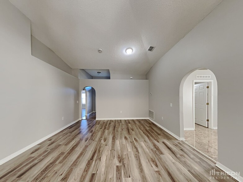 Building Photo - 11353 Nettlebrook St E