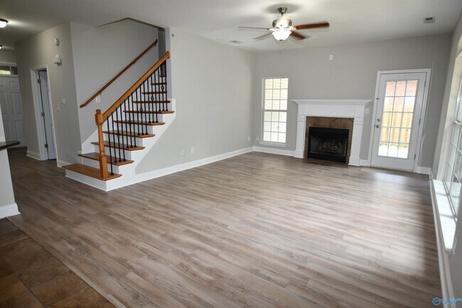 Building Photo - 486 SW Sussex Dr