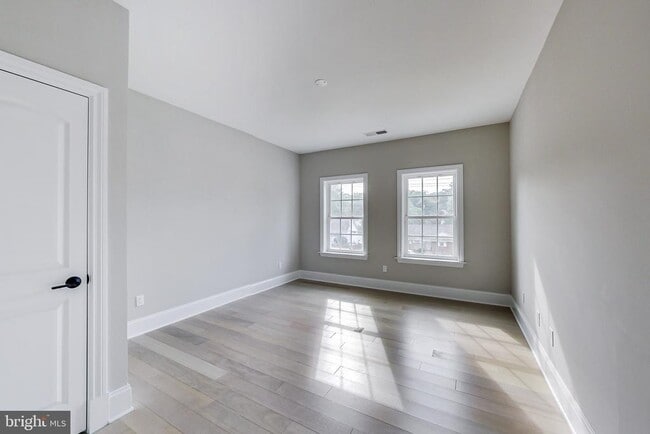 Building Photo - 3104 Sleepy Hollow Rd