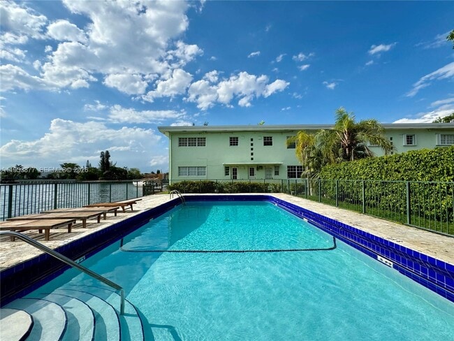 Building Photo - 8620 Byron Ave