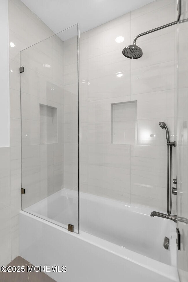 Building Photo - 18 Holly St