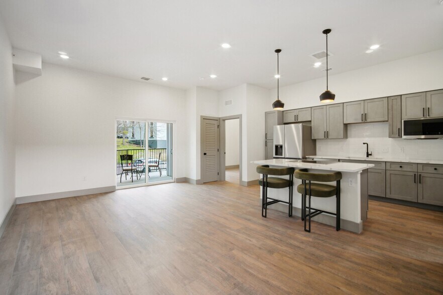 Building Photo - 2450 Wickersham Ln