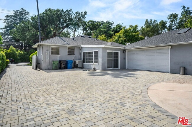 Building Photo - 4818 La Canada Blvd