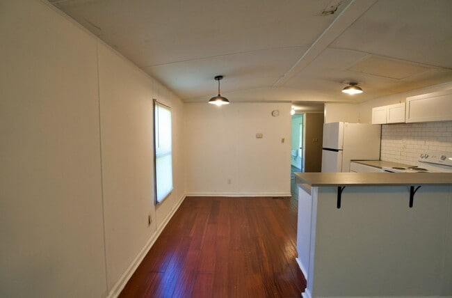 Building Photo - Evergreen D