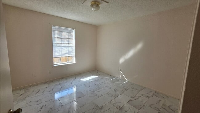 Building Photo - 1327 Brenda Ln