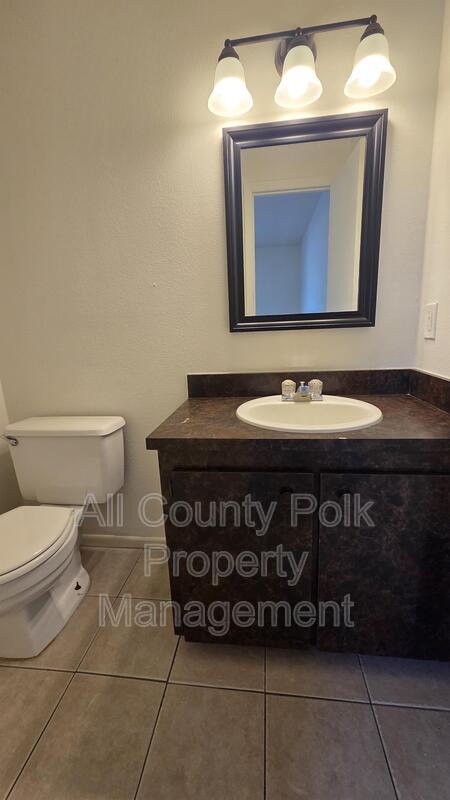 Building Photo - 915 Ariana St