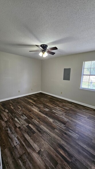 Building Photo - 2845 Vance Dr NW