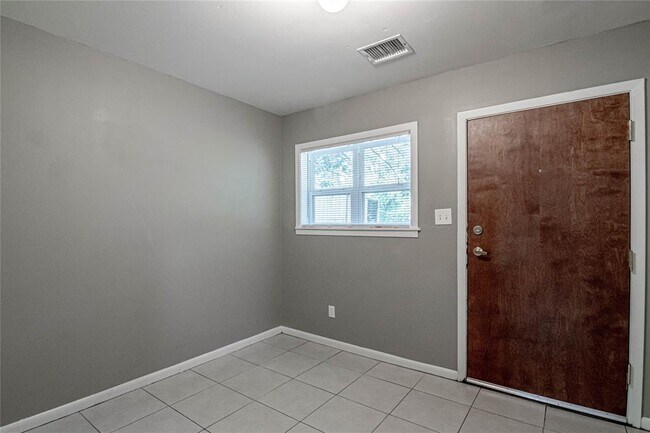 Building Photo - 604 Hayman St