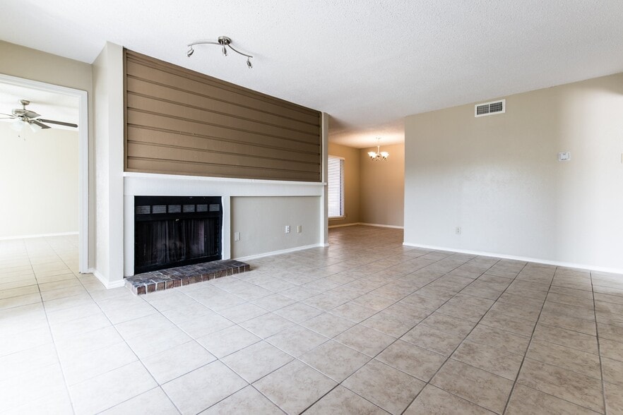 Building Photo - 8109 Skillman St