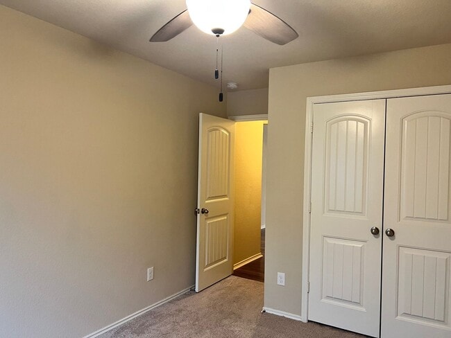 Building Photo - Great Home In The Meadows