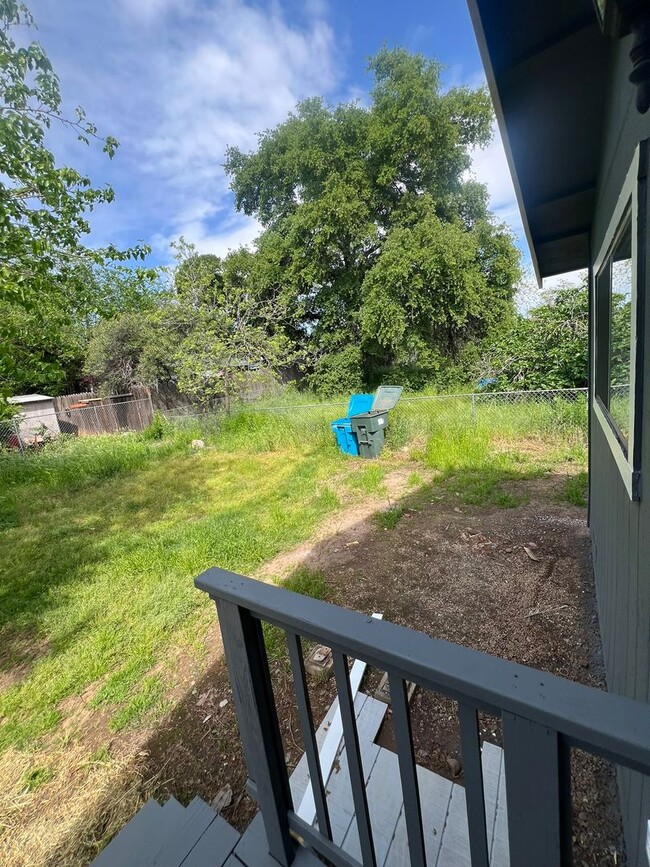 Building Photo - Oroville-3 bedroom 1 bath home, yard, newl...