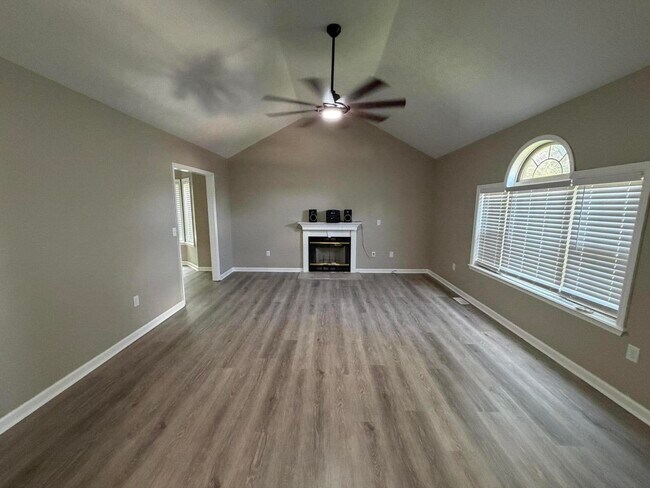 Building Photo - 372 Reynolds Dr