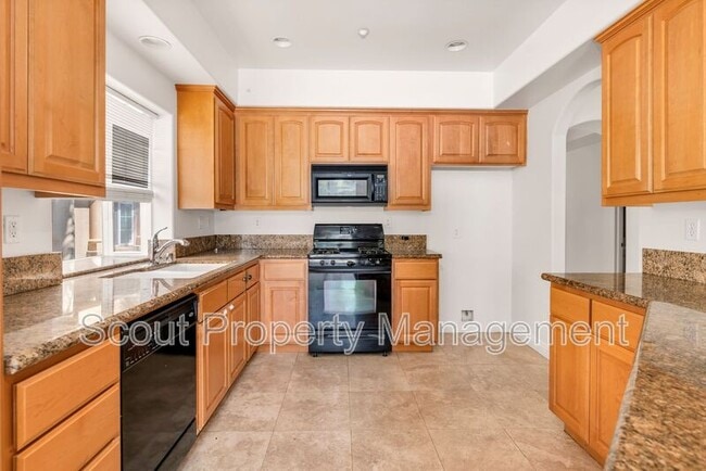 Building Photo - 41829 St Thomas Ct