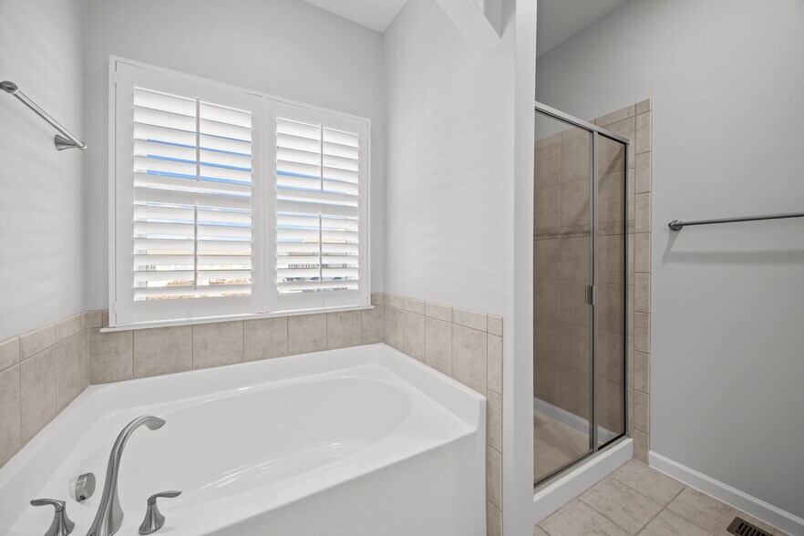 PRIMARY TUB & SEPARATE SHOWER - 1319 Rodessa Run