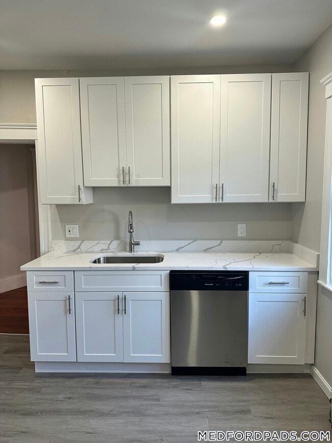 Building Photo - 45 Warner St