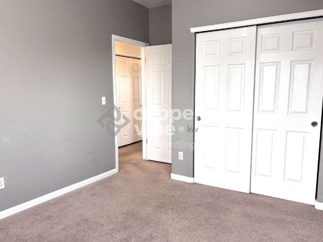 Building Photo - 1740 W 53rd Dr