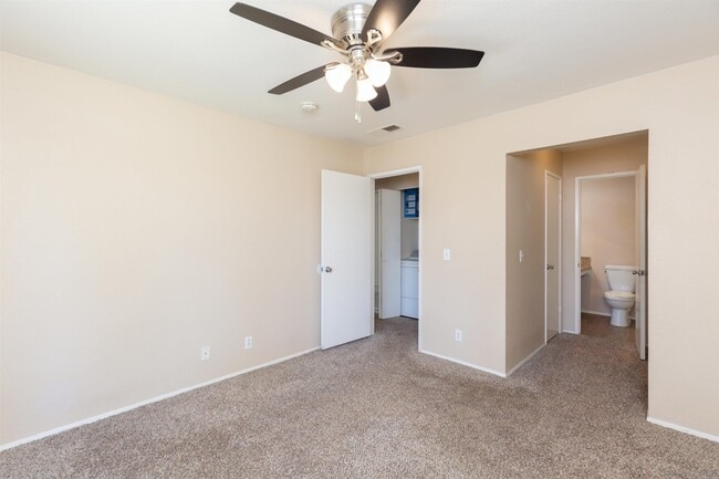 Building Photo - 663 Diamond Way