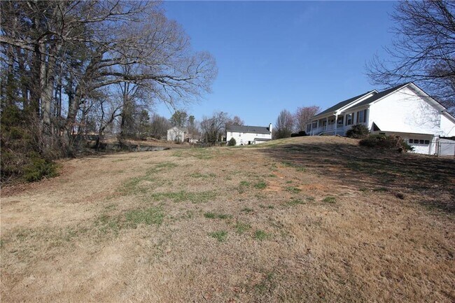 Building Photo - 818 Springlake Rd