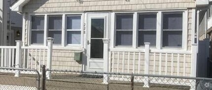 Building Photo - 228 Franklin Ave