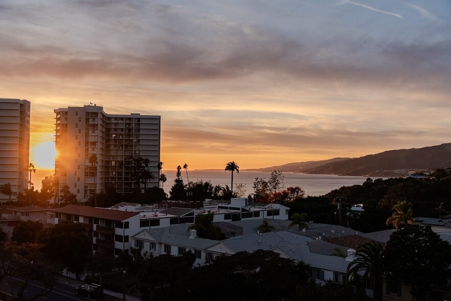 Building Photo - San Vicente Tower