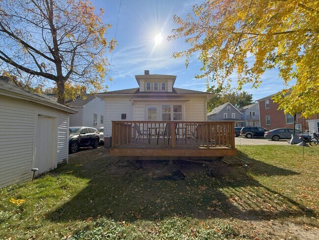 Building Photo - 1128 Bowen Ct