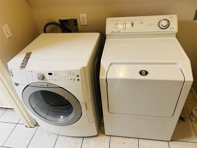 Building Photo - 2942 Blue Dawn Dr