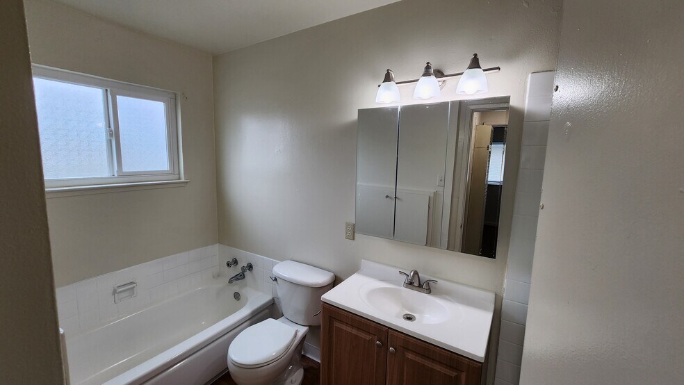 Building Photo - 4061 Park Center Ln