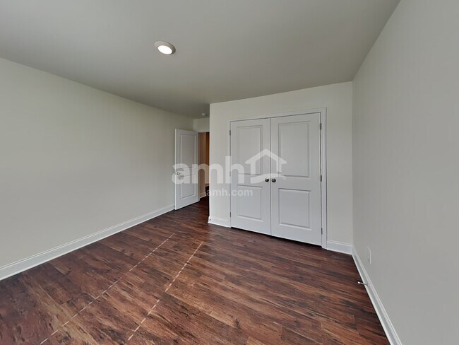 Building Photo - 838 Carnaby Ln