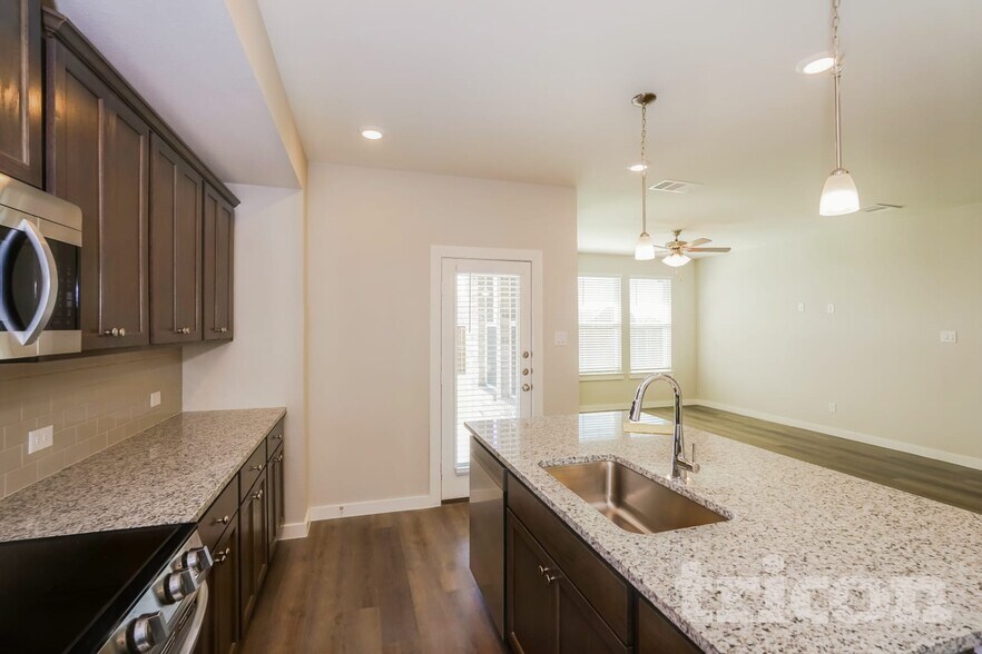 Building Photo - 2520 Perkinsview Pl