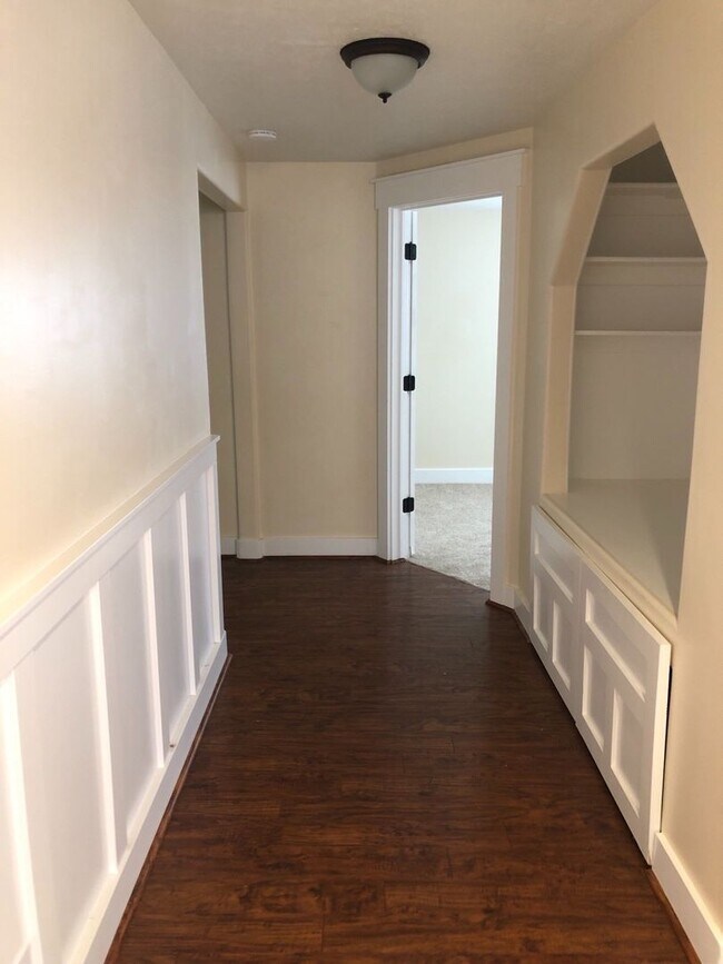 Building Photo - Spacious Home w 2 attached 2 car garage