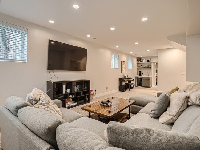 Building Photo - Short Term Rental Opportunity in Sloans Lake Area