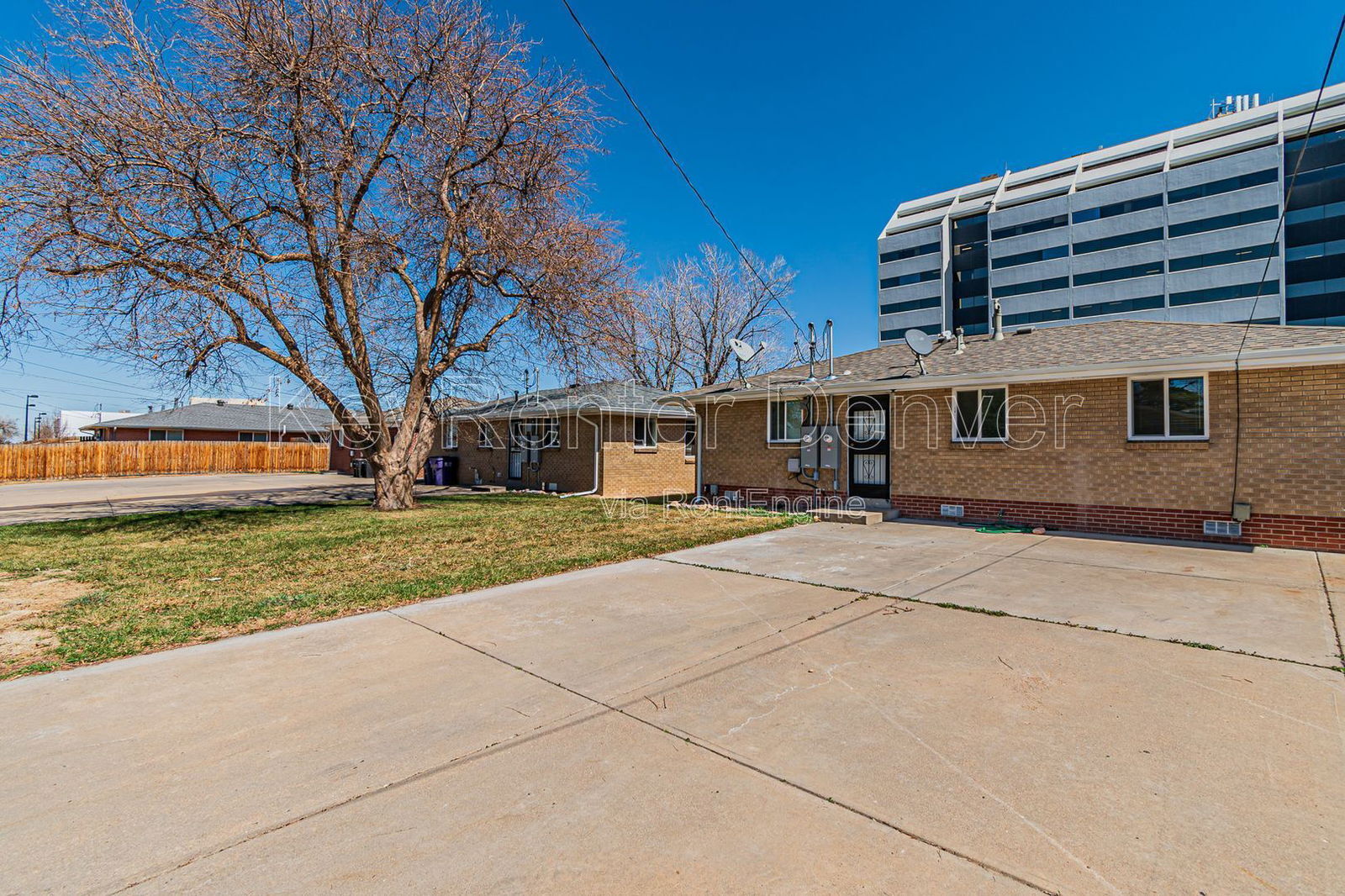 Building Photo - 3365 Poplar St