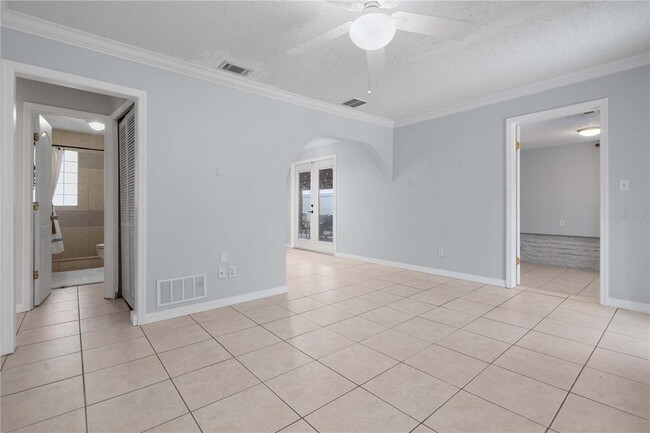 Building Photo - 3606 W Royal Palm Cir