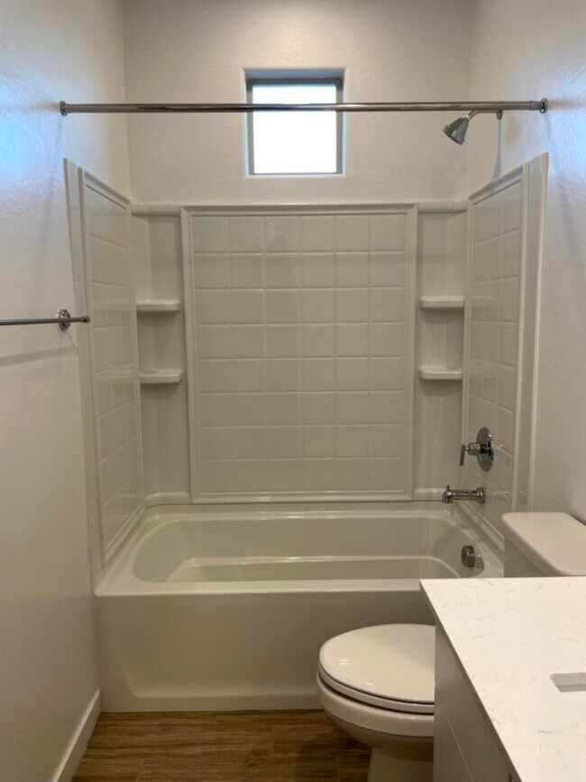 Full size Guest Bathroom - 4100 S Pinelake Way
