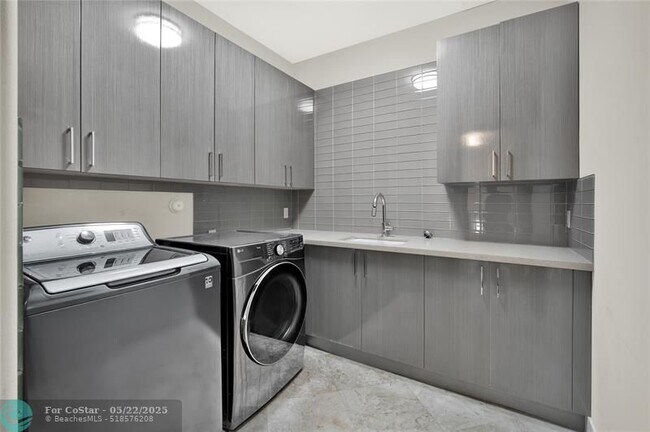 Building Photo - 425 N Ocean Blvd