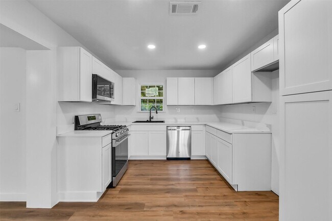 Building Photo - 1913 41st Ave N