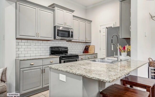 Building Photo - 337 Chimney Rock Blvd