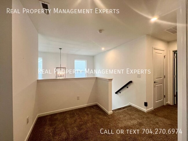 Building Photo - 13022 Rover St