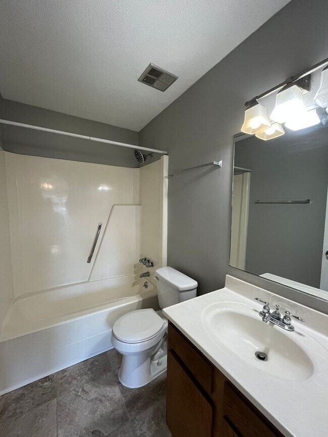 Building Photo - Charming Renovated 4 Bedroom Home