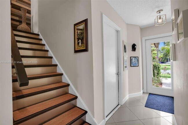 Building Photo - 10323 Hidden Springs Ct